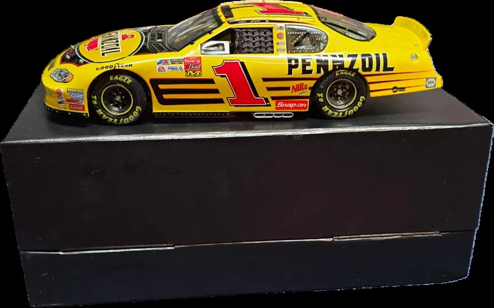Jeff Green 1 Pennzoil Synthetic 2003 Monte Carlo Elite 1:24 NASCAR Action Yellow